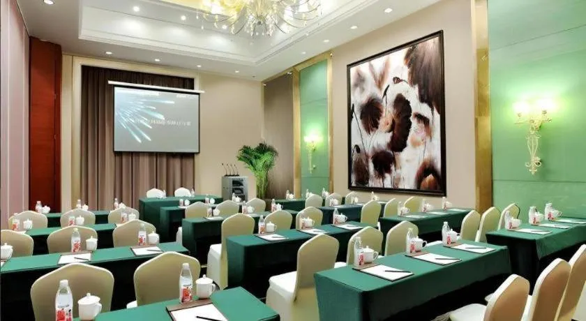 Xinjin Celebrity City Hotel