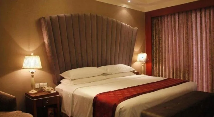 Bed in Xinjin Celebrity City Hotel