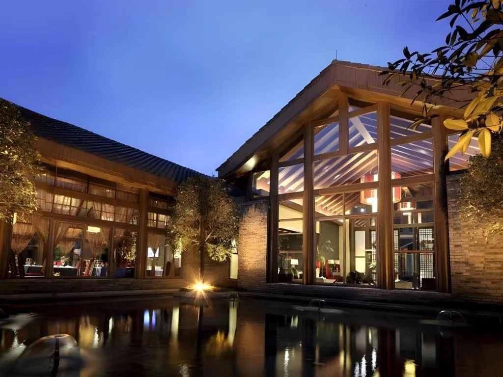 Xinjin Celebrity City Hotel