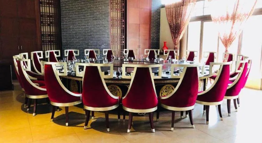 Xinjin Celebrity City Hotel