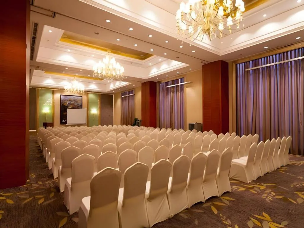 Xinjin Celebrity City Hotel