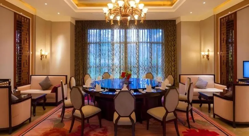 Xinjin Celebrity City Hotel