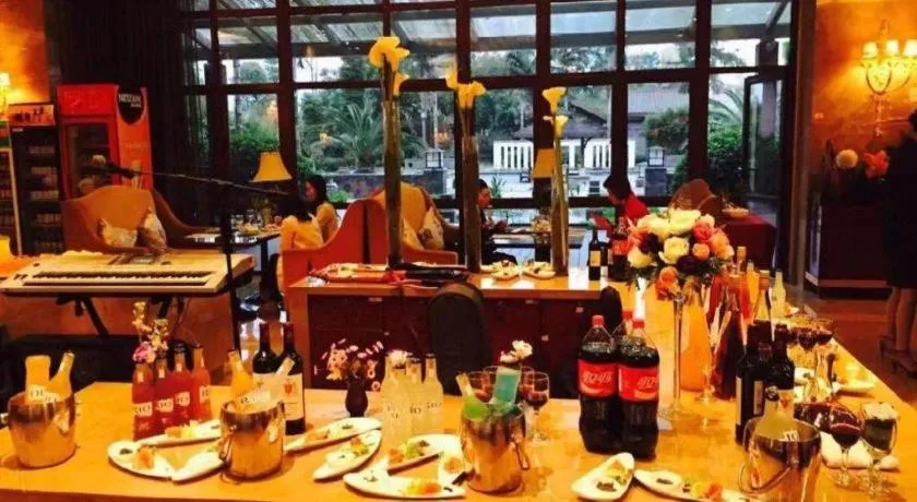 Xinjin Celebrity City Hotel