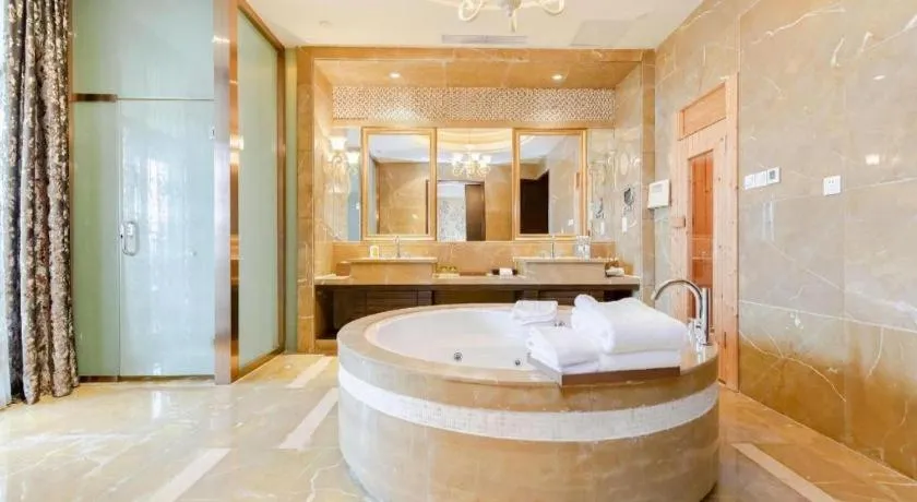 Xinjin Celebrity City Hotel