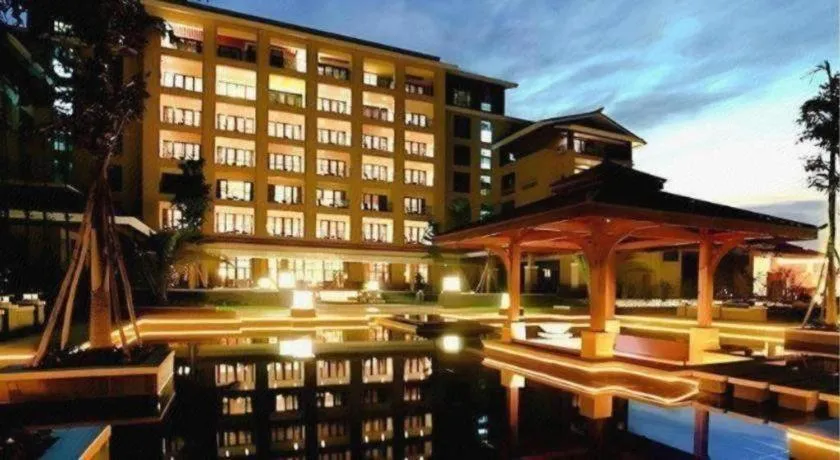 Xinjin Celebrity City Hotel