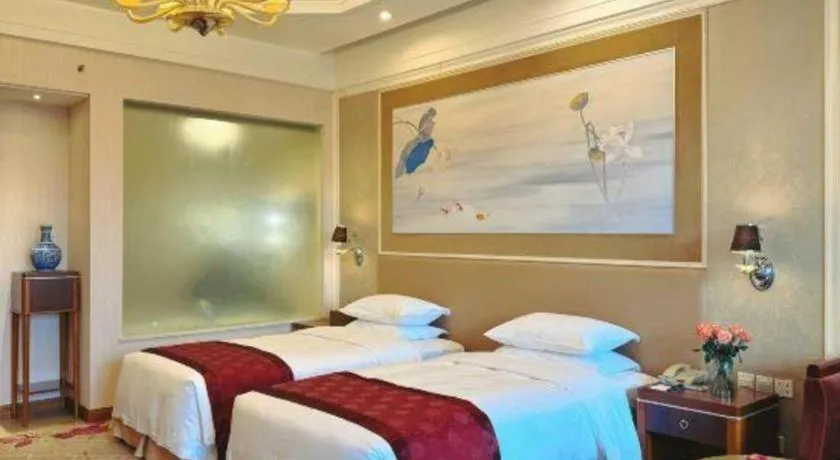 Bed in Xinjin Celebrity City Hotel