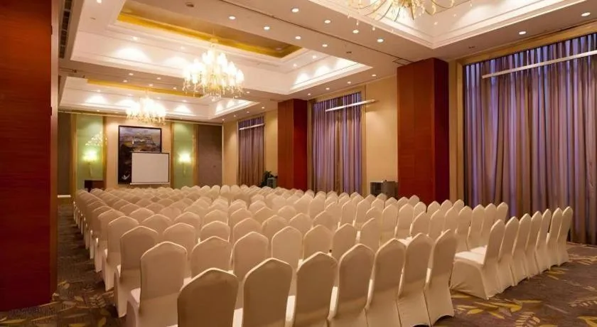 Xinjin Celebrity City Hotel