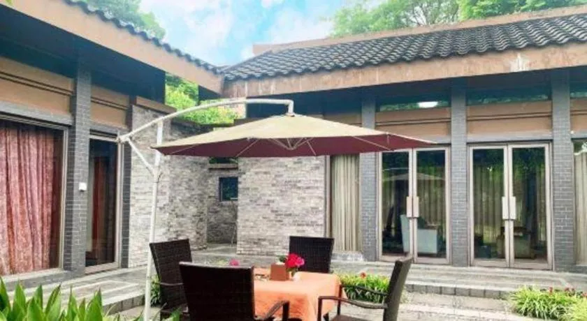 Xinjin Celebrity City Hotel