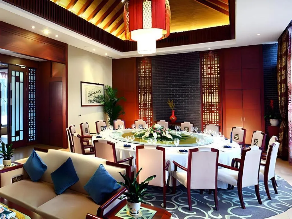 Xinjin Celebrity City Hotel