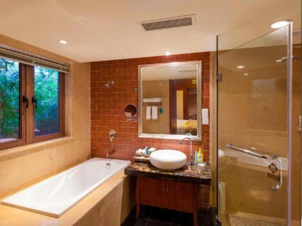 Xinjin Celebrity City Hotel