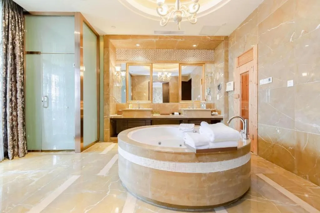 Xinjin Celebrity City Hotel