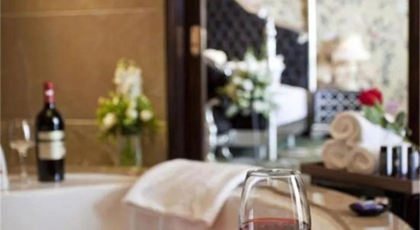 Xinjin Celebrity City Hotel