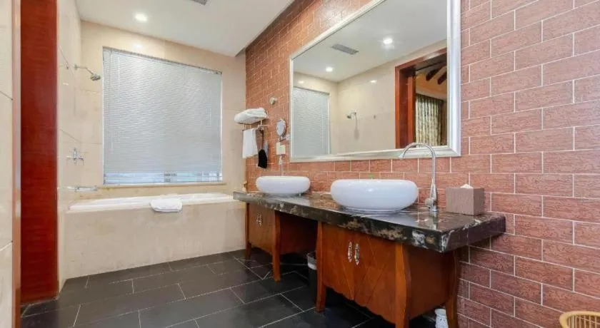 Xinjin Celebrity City Hotel