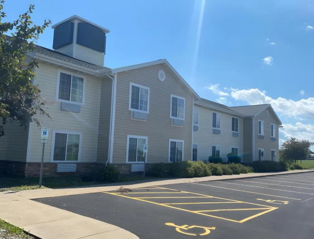 AmericInn by Wyndham Oshkosh