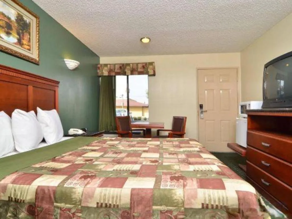 Bed in Americas Best Value Inn Redlands San Bernardino
