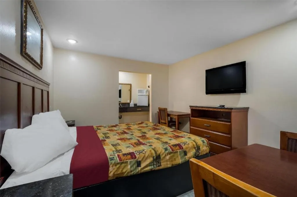 Bed in Americas Best Value Inn Redlands San Bernardino