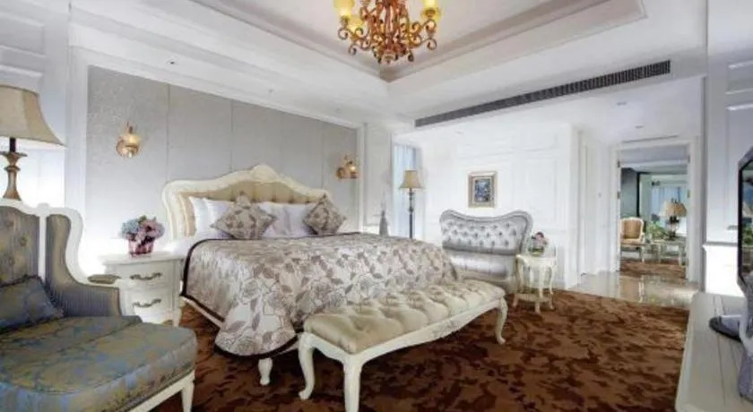 Bed in New Century Grand Hotel Zhejiang Sanli