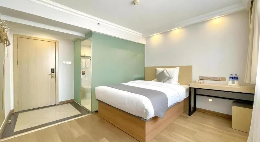 Bed in GreenTree Inn Urumqi South Xinhua Road Hotel