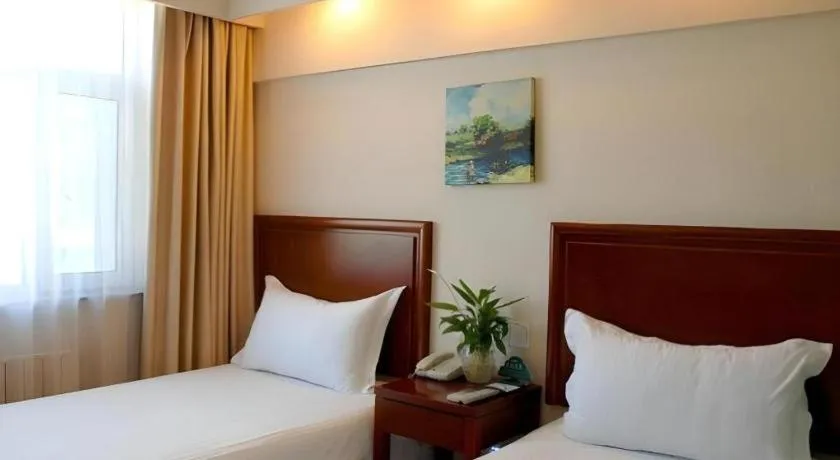 Bed in GreenTree Inn Urumqi South Xinhua Road Hotel