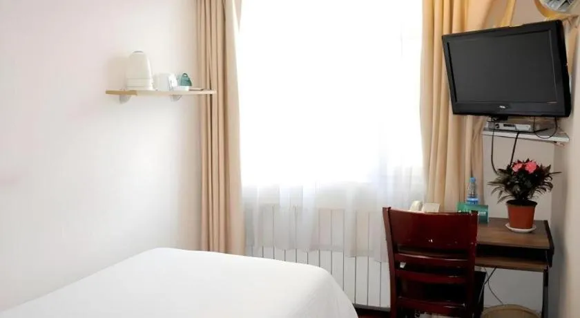 Bed in GreenTree Inn Urumqi South Xinhua Road Hotel