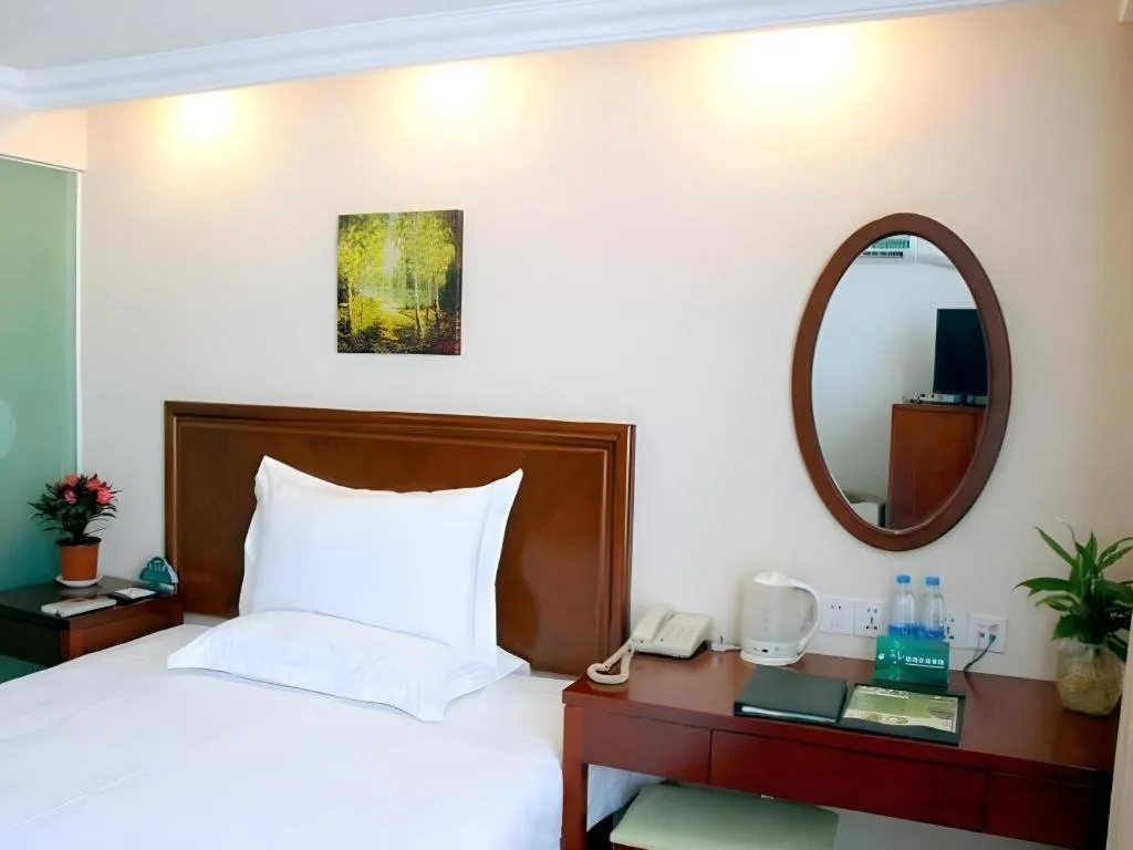 Bed in GreenTree Inn Urumqi South Xinhua Road Hotel