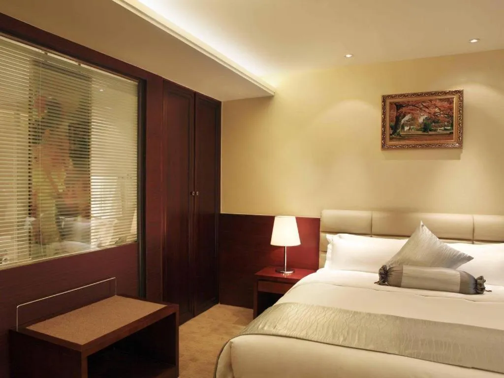 Bed in Chengdu Sovereign Hotel