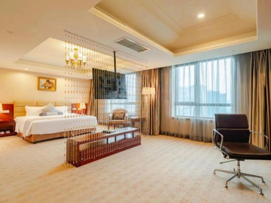 Bed in Chengdu Sovereign Hotel