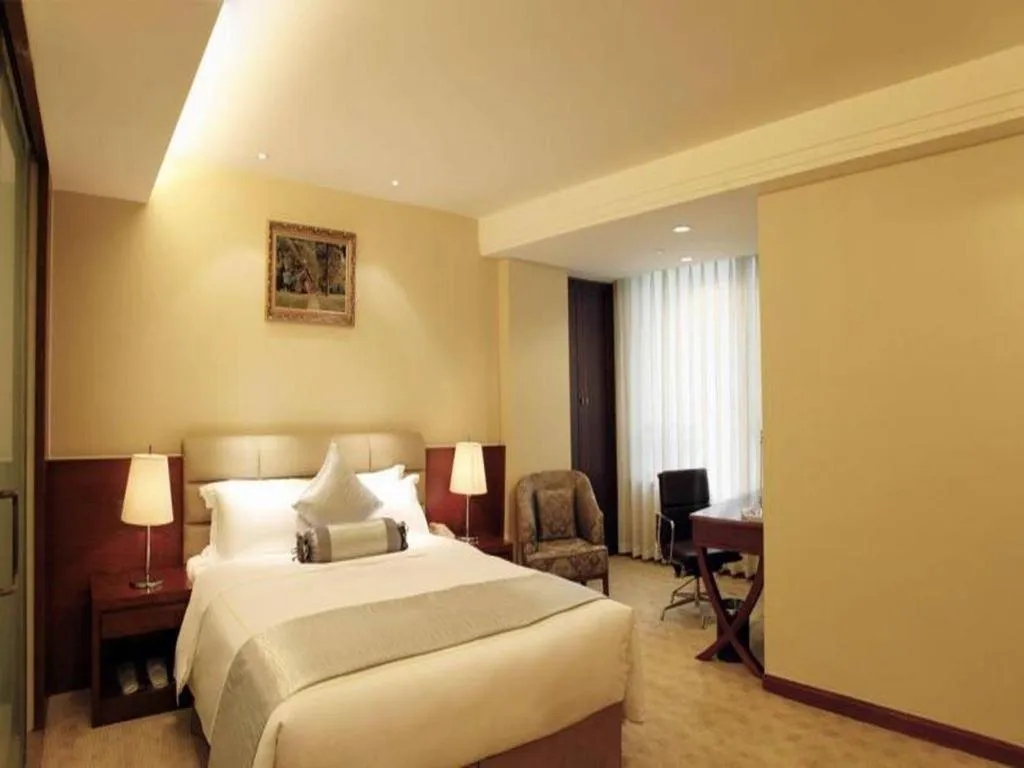 Bed in Chengdu Sovereign Hotel