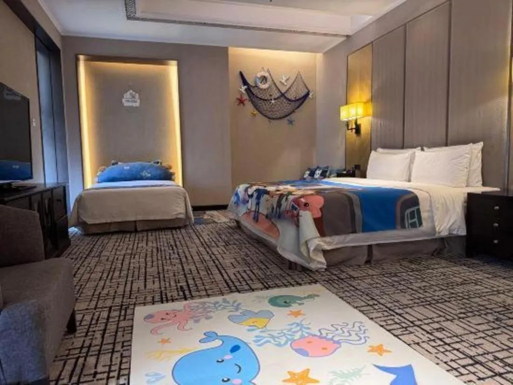 Bed in Green Westdon Hotel