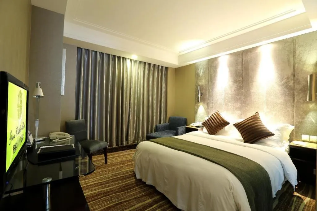 Bed in Green Westdon Hotel