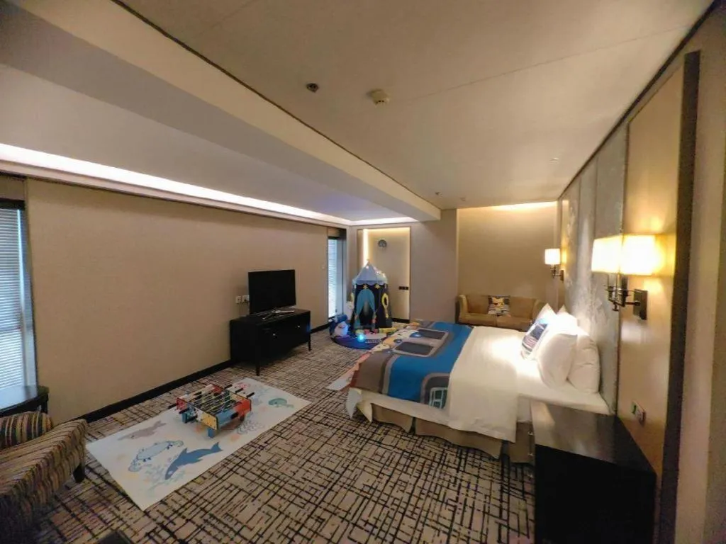 Bed in Green Westdon Hotel