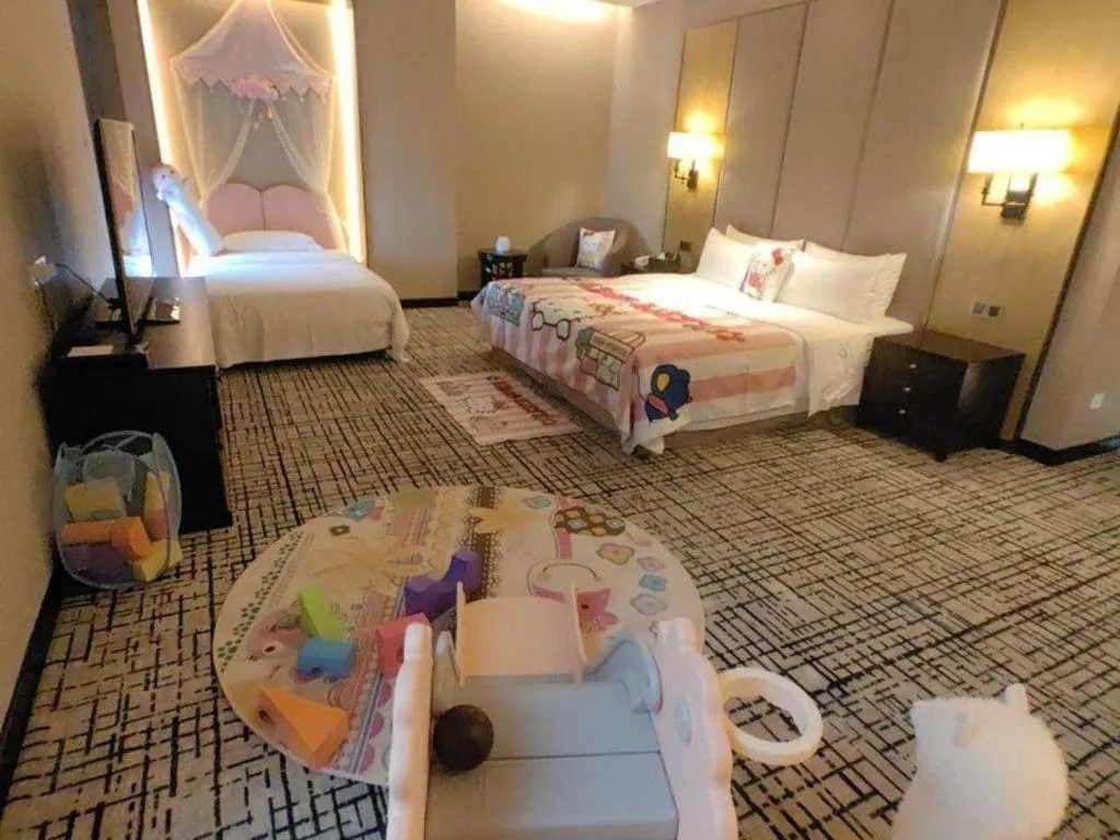 Bed in Green Westdon Hotel