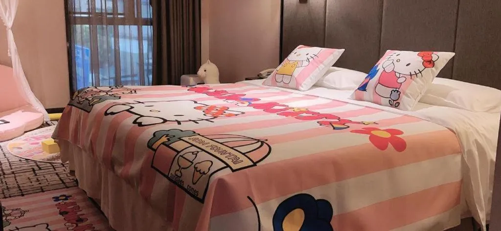 Bed in Green Westdon Hotel