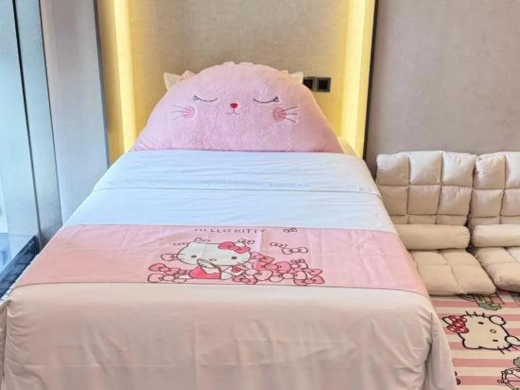 Bed in Green Westdon Hotel