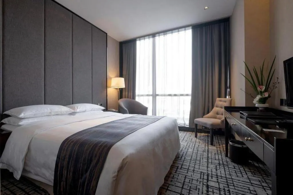 Bed in Green Westdon Hotel