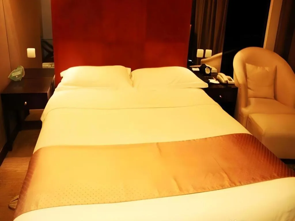 Bed in Green Westdon Hotel