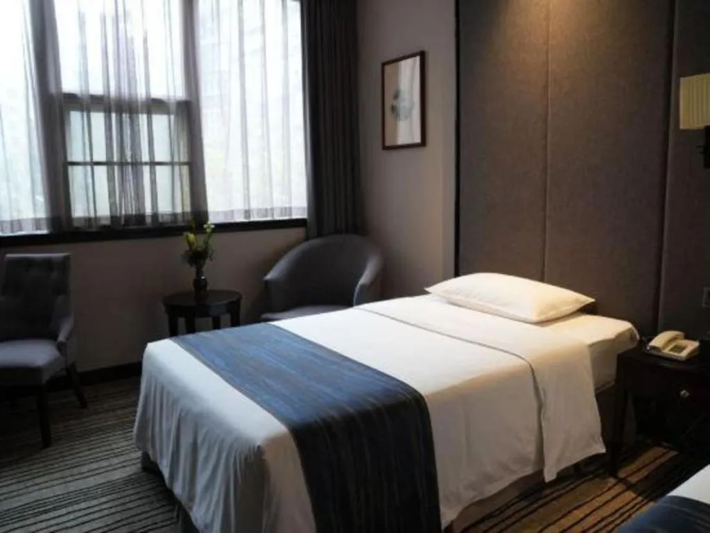 Bed in Green Westdon Hotel