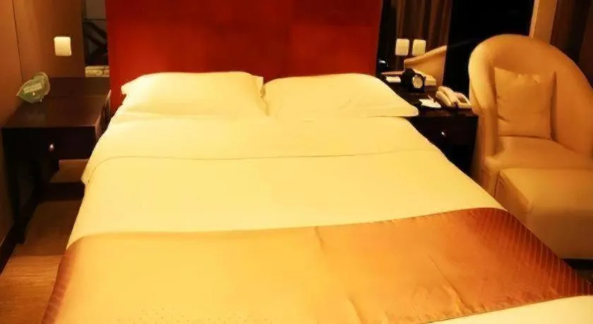 Bed in Green Westdon Hotel