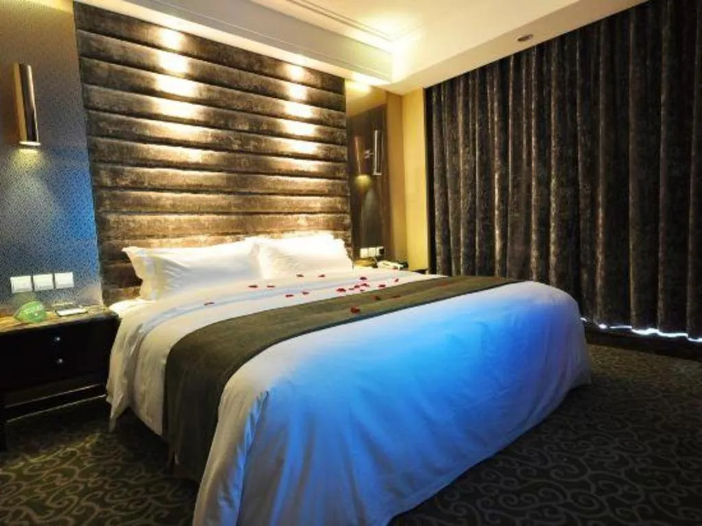 Bed in Green Westdon Hotel