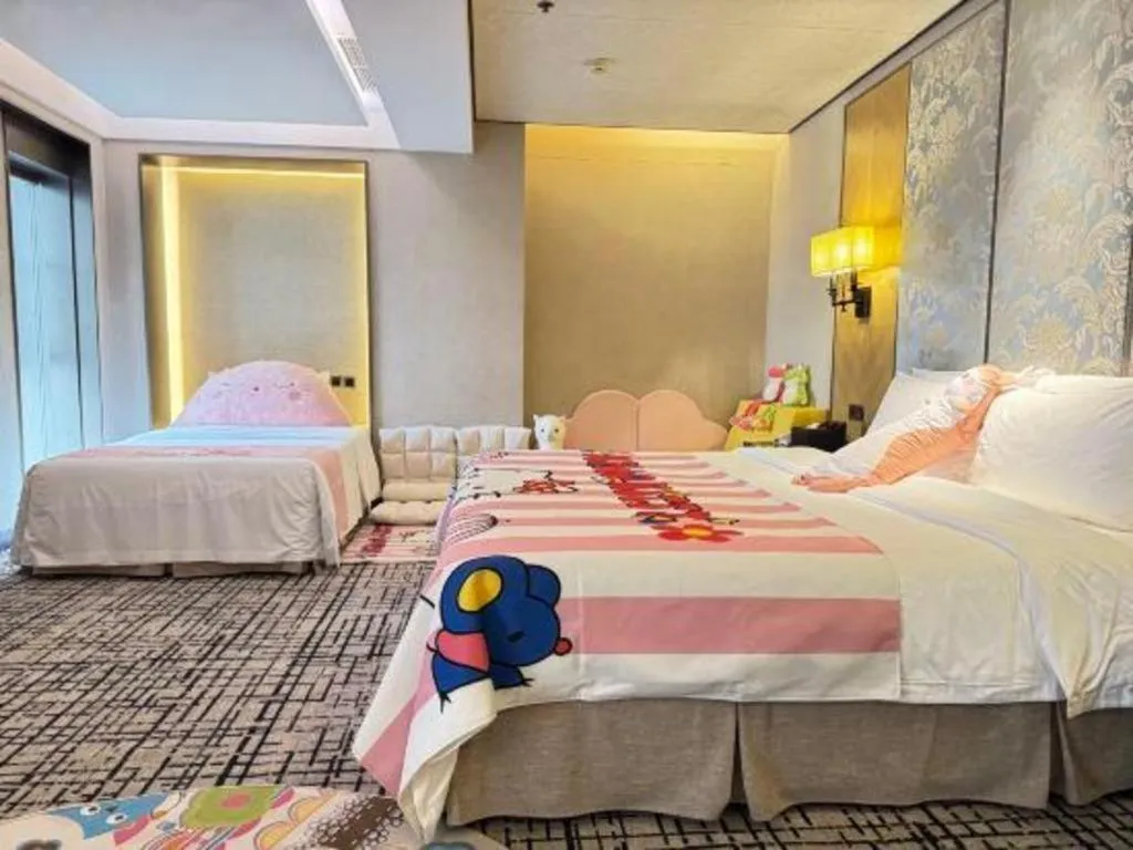 Bed in Green Westdon Hotel