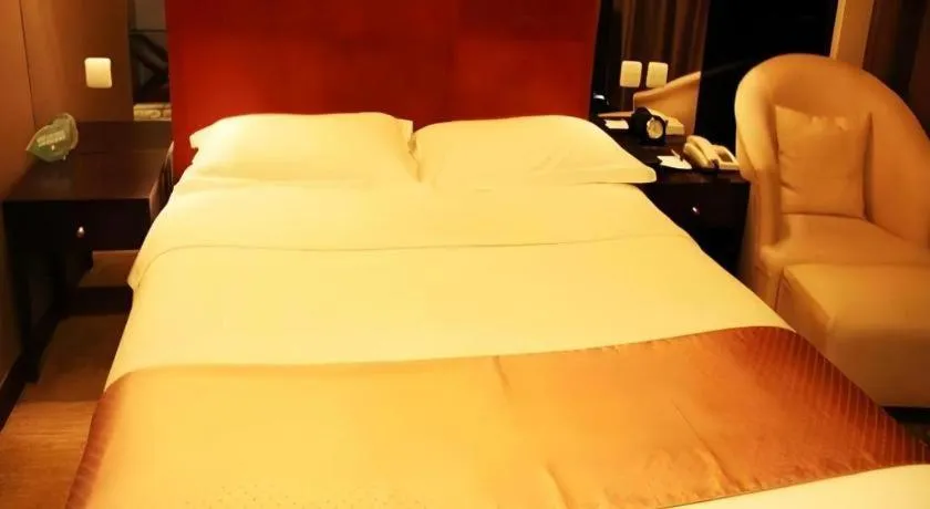 Bed in Green Westdon Hotel