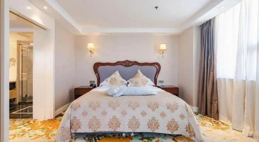 Bed in Chongqing River Romance Hotel