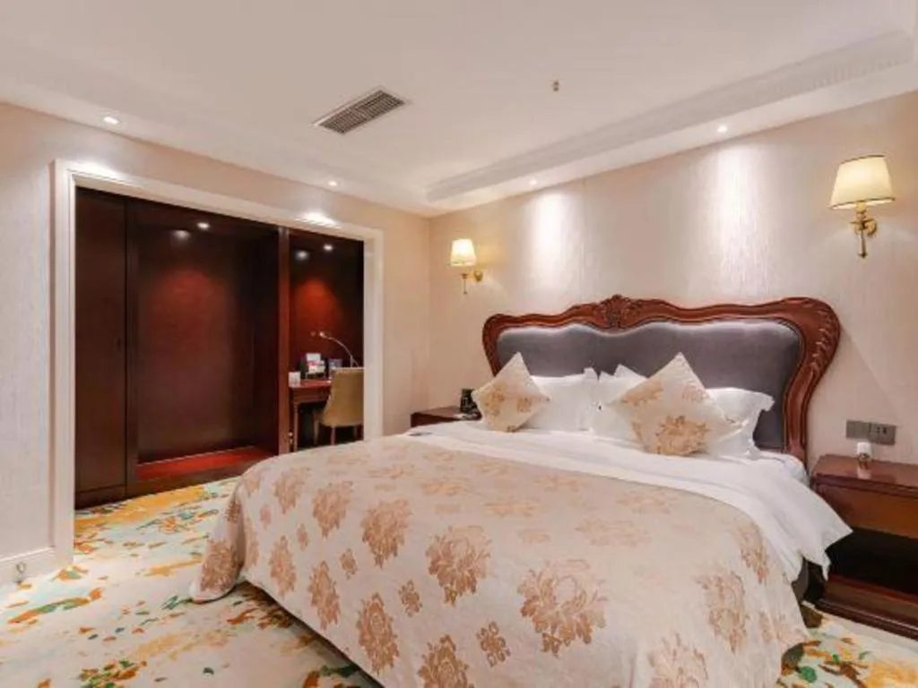 Bed in Chongqing River Romance Hotel