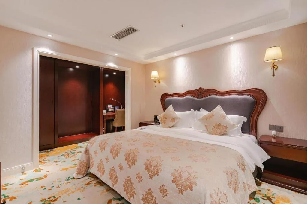 Bed in Chongqing River Romance Hotel