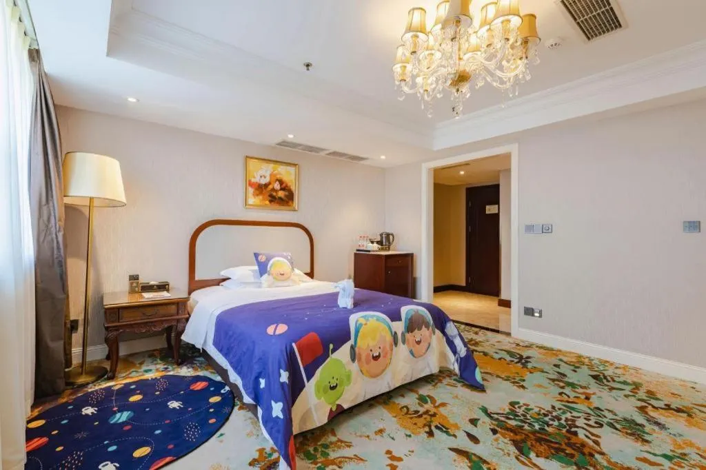 Bed in Chongqing River Romance Hotel