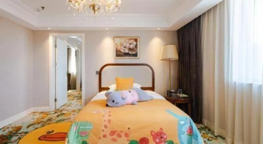 Bed in Chongqing River Romance Hotel