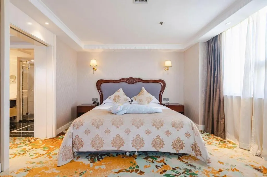 Bed in Chongqing River Romance Hotel