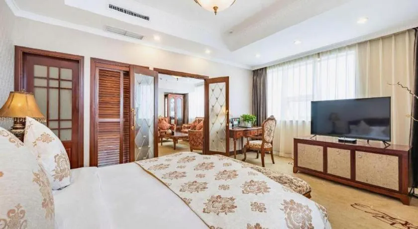 Bed in Chongqing River Romance Hotel