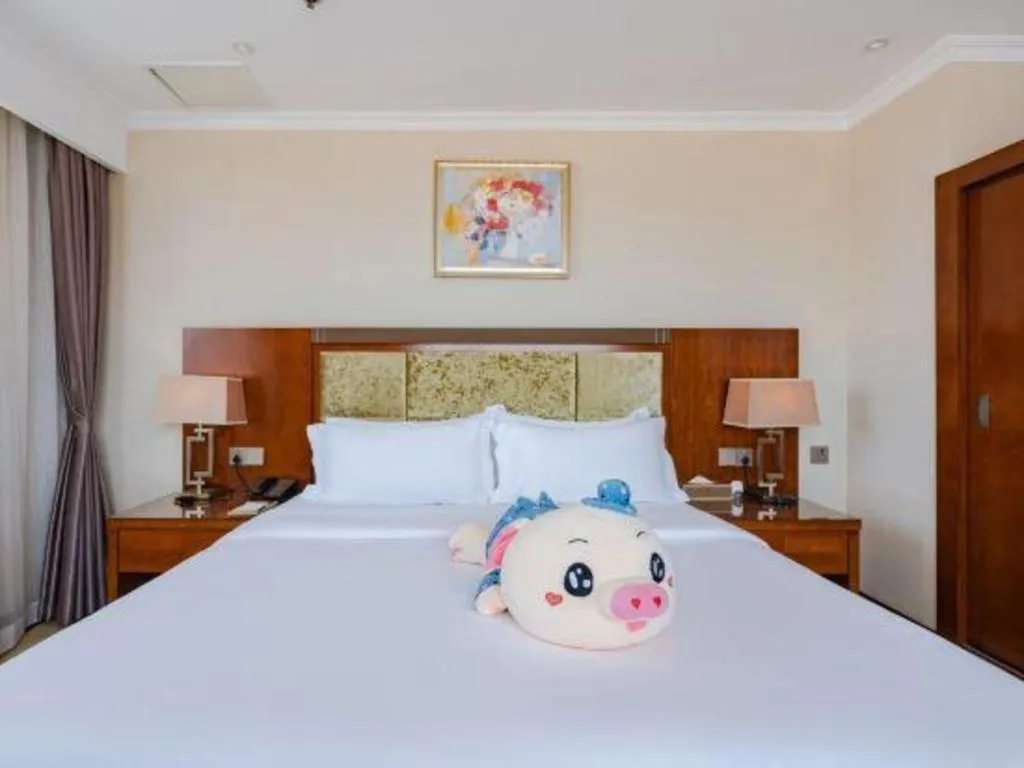 Bed in Chongqing River Romance Hotel