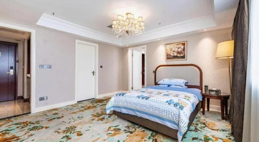 Bed in Chongqing River Romance Hotel